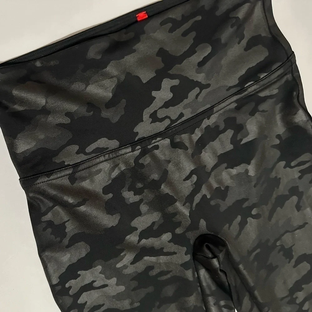 SPANX Faux Leather Matte Black Camo High Waisted Leggings Tummy + Booty Shaping - Picture 10 of 15